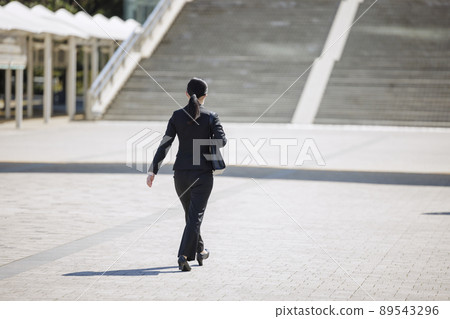 Back view of students who are job hunting Back view of students who are job hunting 89543296