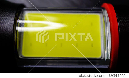 Flashlight LED is off at close range 89543631