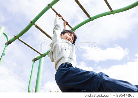 一個努力工作的男孩 89544863