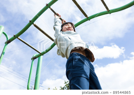 一個努力工作的男孩 89544865