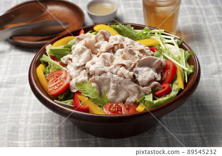 用沙拉碗吃的國產豬肉涮涮鍋 用沙拉碗吃的國產豬肉涮涮鍋 89545232