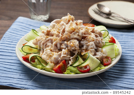 Rich-tasting pork shabu-shabu dressing made from domestic pork 89545242