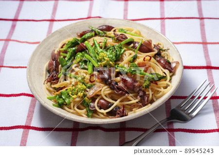 Firefly squid and rapeseed pasta to taste spring 89545243