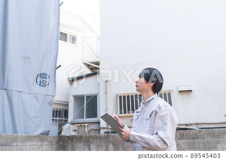 A businessman investigating a house 89545403
