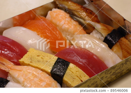 Hand-rolled sushi Hand-rolled sushi 89546006