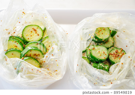 製作醃黃瓜和西葫蘆 製作醃黃瓜和西葫蘆 89549819
