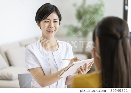 Image of counseling at an esthetic salon Image of counseling at an esthetic salon 89549831