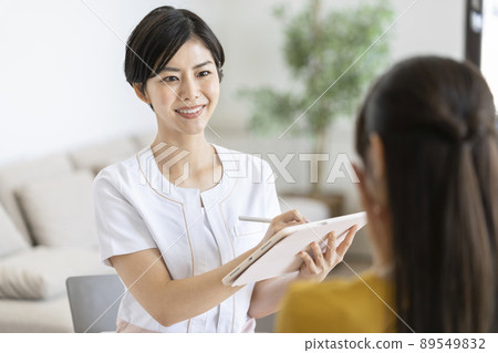 Image of counseling at an esthetic salon Image of counseling at an esthetic salon 89549832