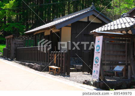 【傳統建築群重要保護區】【日本遺產】熊川驛站町:初夏時節位於驛站町入口處的熊川崗亭4號,福井縣三方上中郡若狹町 【傳統建築群重要保護區】【日本遺產】熊川驛站町:初夏時節位於驛站町入口處的熊川崗亭4號,福井縣三方上中郡若狹町 89549970