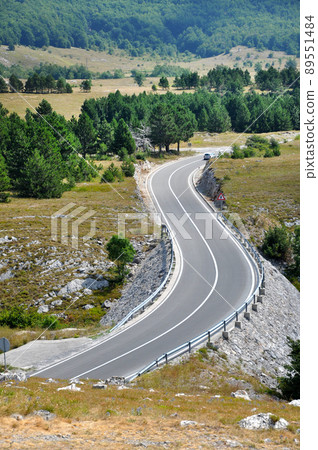 Winding mountain road Winding mountain road 89551484