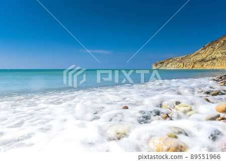 Idyllic tropical beach 89551966