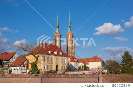View to Odra River and Tumski Island. Old Town of Wroclaw in March 2022 View to Odra River and Tumski Island. Old Town of Wroclaw in March 2022 89552859