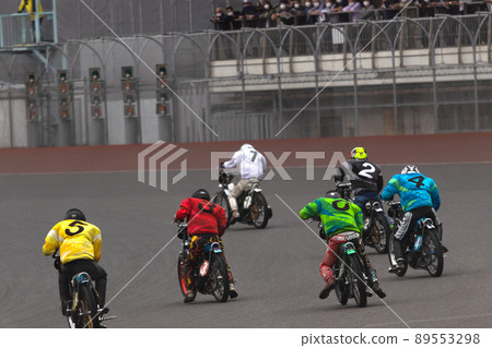 Auto race start 89553298