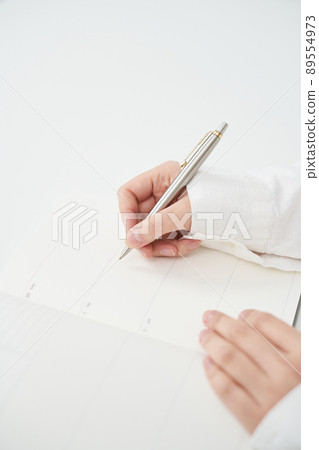 pen and hand 89554973