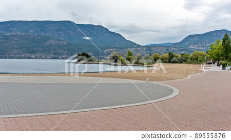Paved walkway along the waterfront of Okanagan lake 89555876