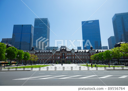 Tokyo Station Marunouchi Station square and blue sky 89556764