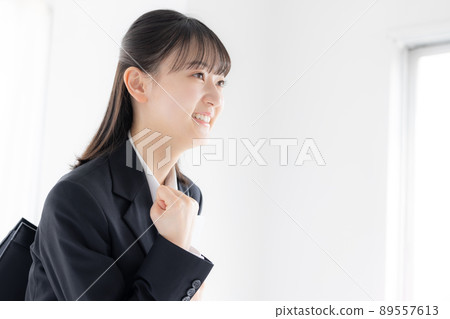 Job hunting female portrait guts pose woman Job hunting female portrait guts pose woman 89557613