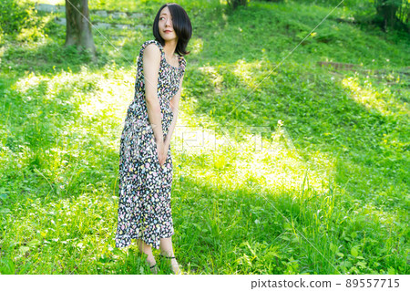 Fresh green and women 89557715