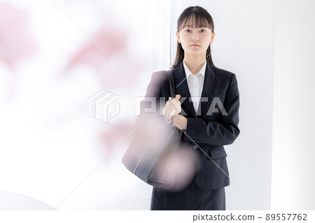 求職女性肖像 89557762