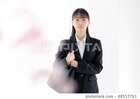 求職女性肖像 89557763