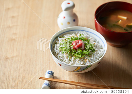 Shirasudon with pickled plums Shirasudon with pickled plums 89558104