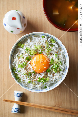 Shirasudon with egg 89558382