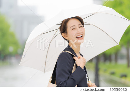 Female business with an umbrella in her 30s 89559080