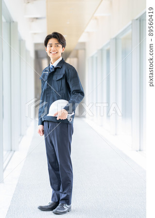 Young male worker Young male worker 89560419