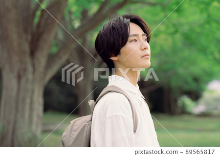 Outdoor portrait of a young man 89565817
