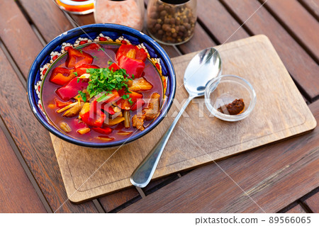 Lagman Uyghur is a popular dish of Central Asian cuisine 89566065