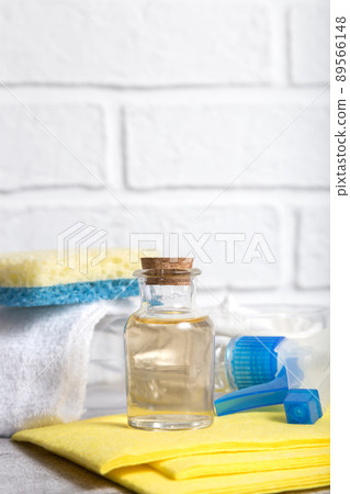 Apple cider vinegar and soda. Cheap household cleaner Apple cider vinegar and soda. Cheap household cleaner 89566148