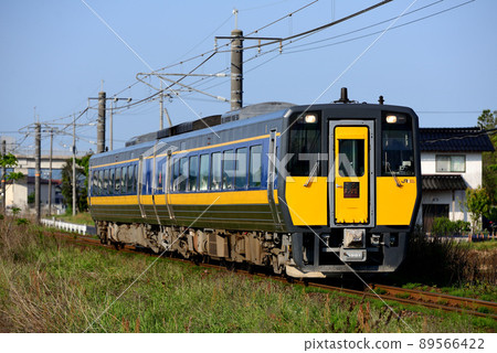Two Kiha 187 Series Limited Express Super Matsukaze cars running on the Sanin Main Line (Vivid style) 89566422