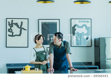 A couple who started a new restaurant 89566441