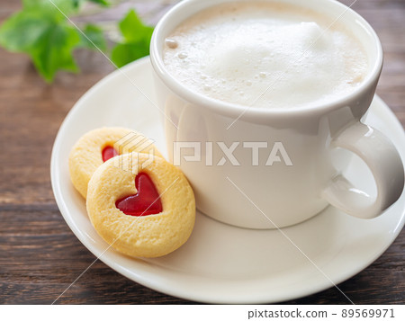 Cafe au lait and jam sandwich cookies 89569971