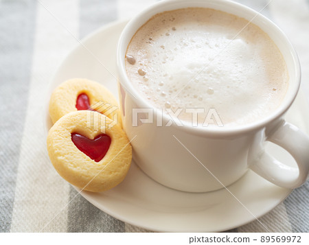 Cafe au lait and jam sandwich cookies 89569972