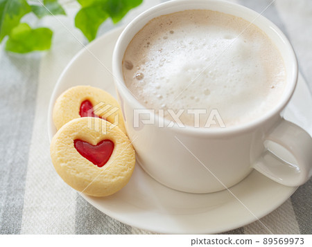 Cafe au lait and jam sandwich cookies 89569973