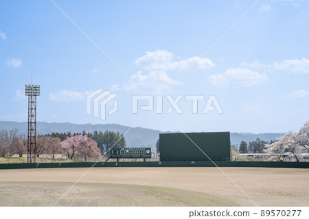 櫻花盛開的春天棒球場 櫻花盛開的春天棒球場 89570277