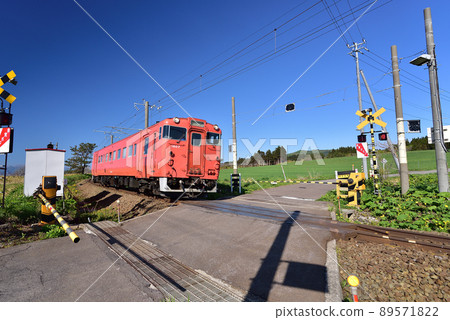 北海道北斗市北海道南鐵普通列車晨景拍攝 北海道北斗市北海道南鐵普通列車晨景拍攝 89571822