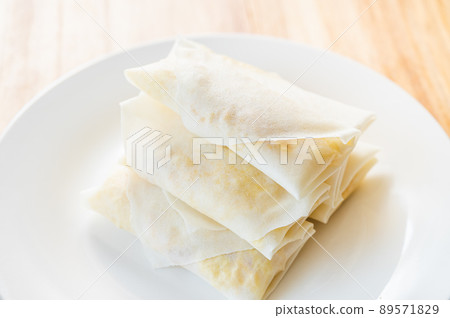 Spring roll of cabbage, chikuwa and cheese 89571829