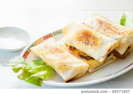 Spring roll of cabbage, chikuwa and cheese 89571897