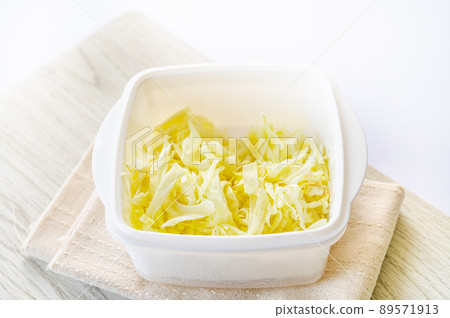 Soft cabbage with lentin Soft cabbage with lentin 89571913