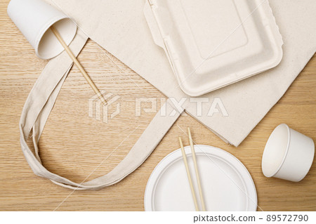 Eco friendly concept, Eco bag with food container on wooden background 89572790