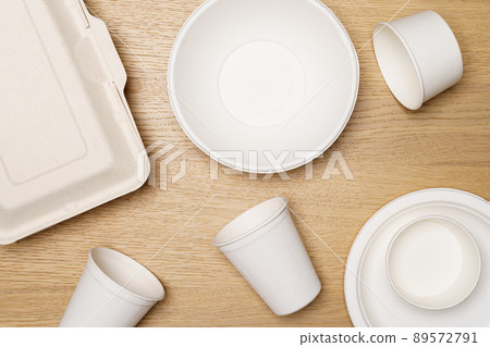Eco friendly concept, Food container set and paper cup of biodegradable on wooden background Eco friendly concept, Food container set and paper cup of biodegradable on wooden background 89572791