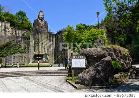 Heiwa Kannon and parents and children 89573085
