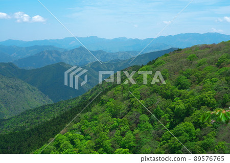 Mountains of the Omine mountain range and fresh green seen from the approach to Tateriko Shrine 2 Nosegawa Village, Yoshino District, Nara Prefecture Mountains of the Omine mountain range and fresh green seen from the approach to Tateriko Shrine 2 Nosegawa Village, Yoshino District, Nara Prefecture 89576765