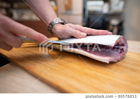 Hands of a man who handles fish 89578853