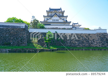 [Continued 100 Fine Castles in Japan] Kishiwada Castle: Reconstruction castle tower, Honmaru stone wall, and Uchibori's early summer scenery 3 Kishiwada City, Osaka Prefecture 89579244