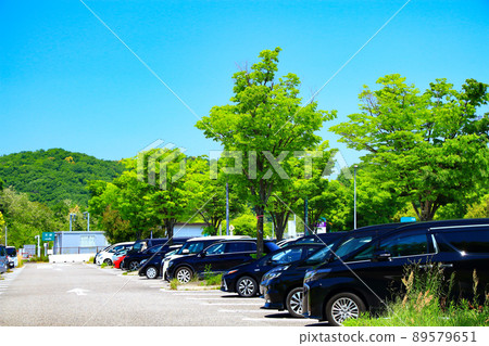 豐田市內車多的倉池停車場的景色 89579651