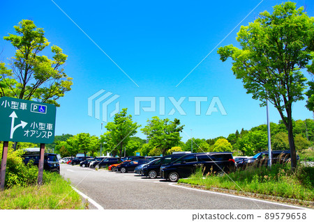 豐田市內車多的倉池停車場的景色 89579658