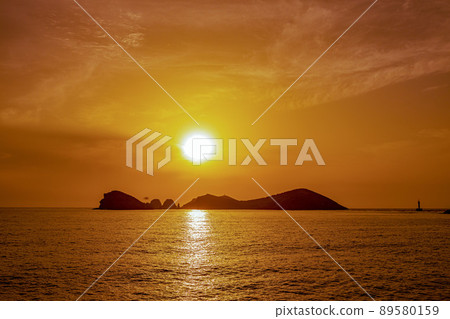 An intriguing sunset An intriguing sunset 89580159
